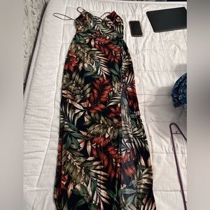 Maxi dress with high slit